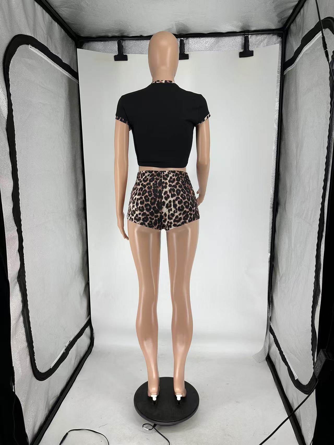 Women Spring and Summer Leopard Round Neck Top and Pocket Shorts Casual Two Piece Set
