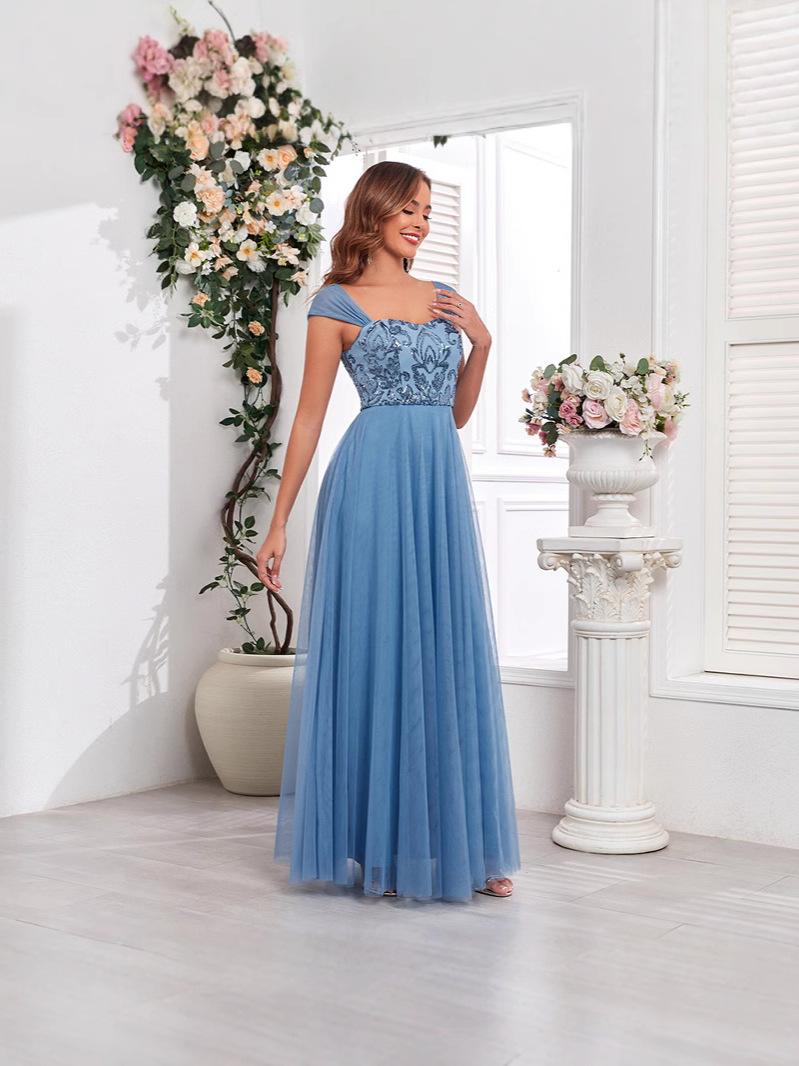 Women embroidered mesh v-neck backless evening dress