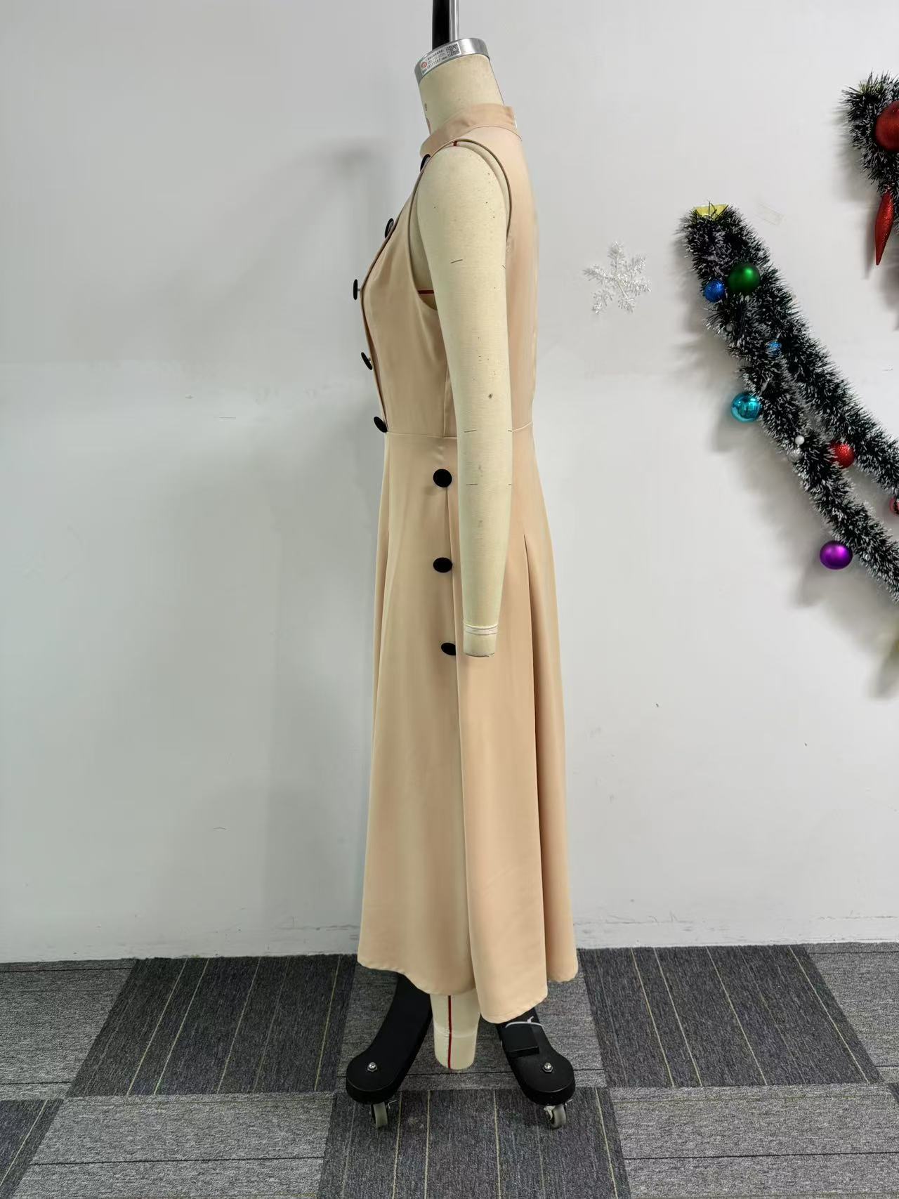 Women Elegant Stand Collar Sleeveless Button Dress